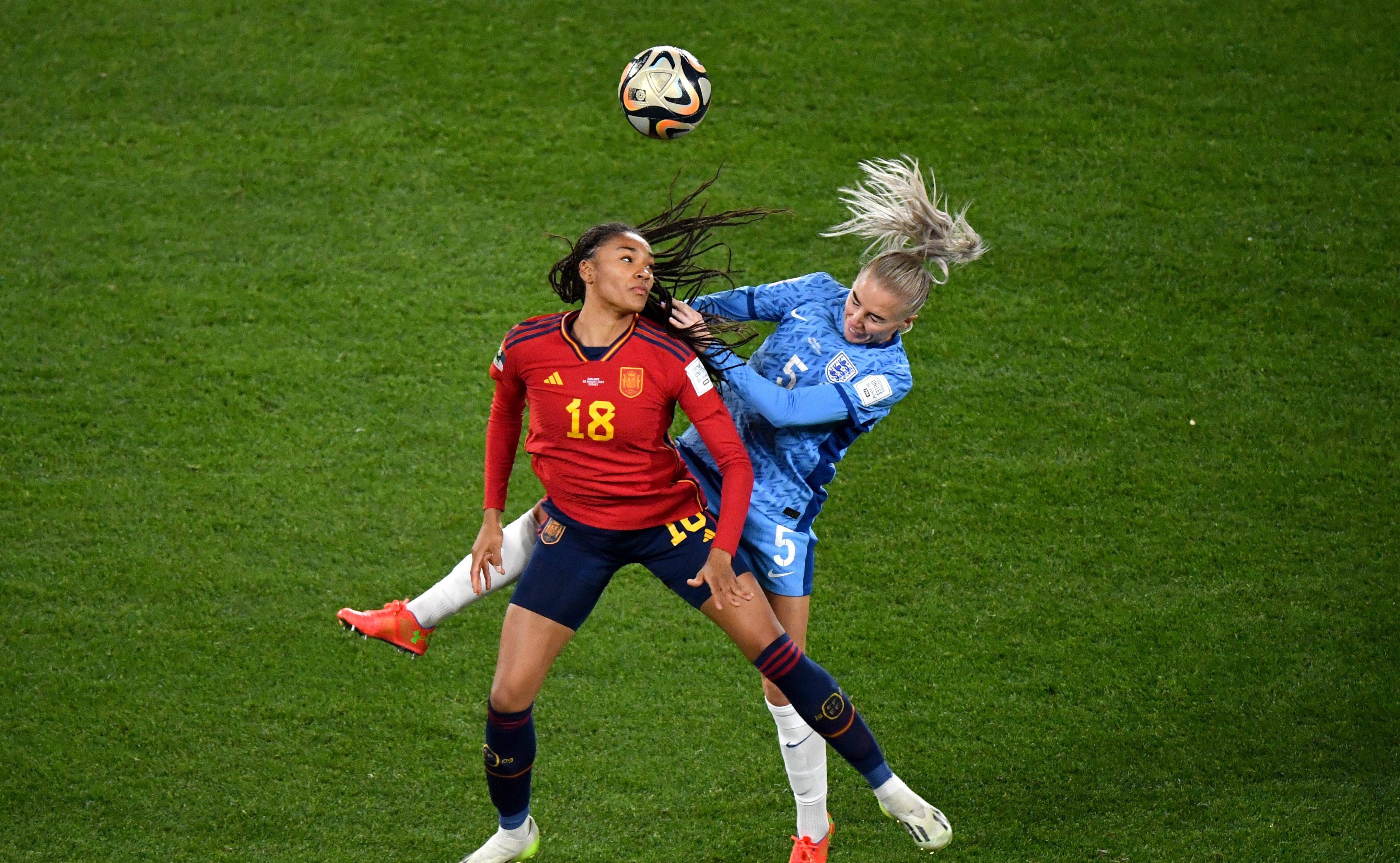 优秀女足球员在比赛中发挥出色 优秀女足球员在比赛中发挥出色