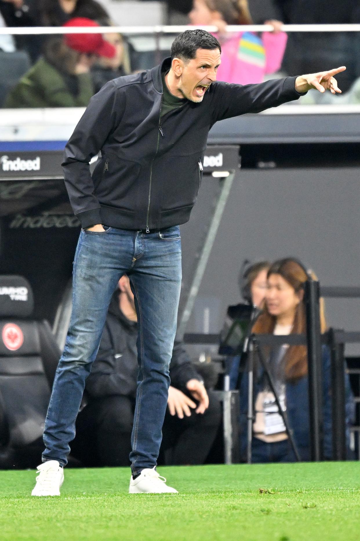 关于斯图加特球员努力拼搏，斩获重要胜利的信息