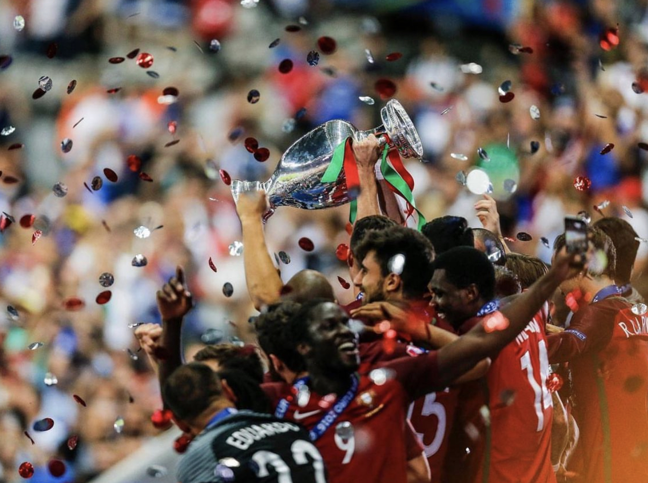 瑞典女足与巴西队比赛中火花四溅 瑞典女足与巴西队比赛中火花四溅