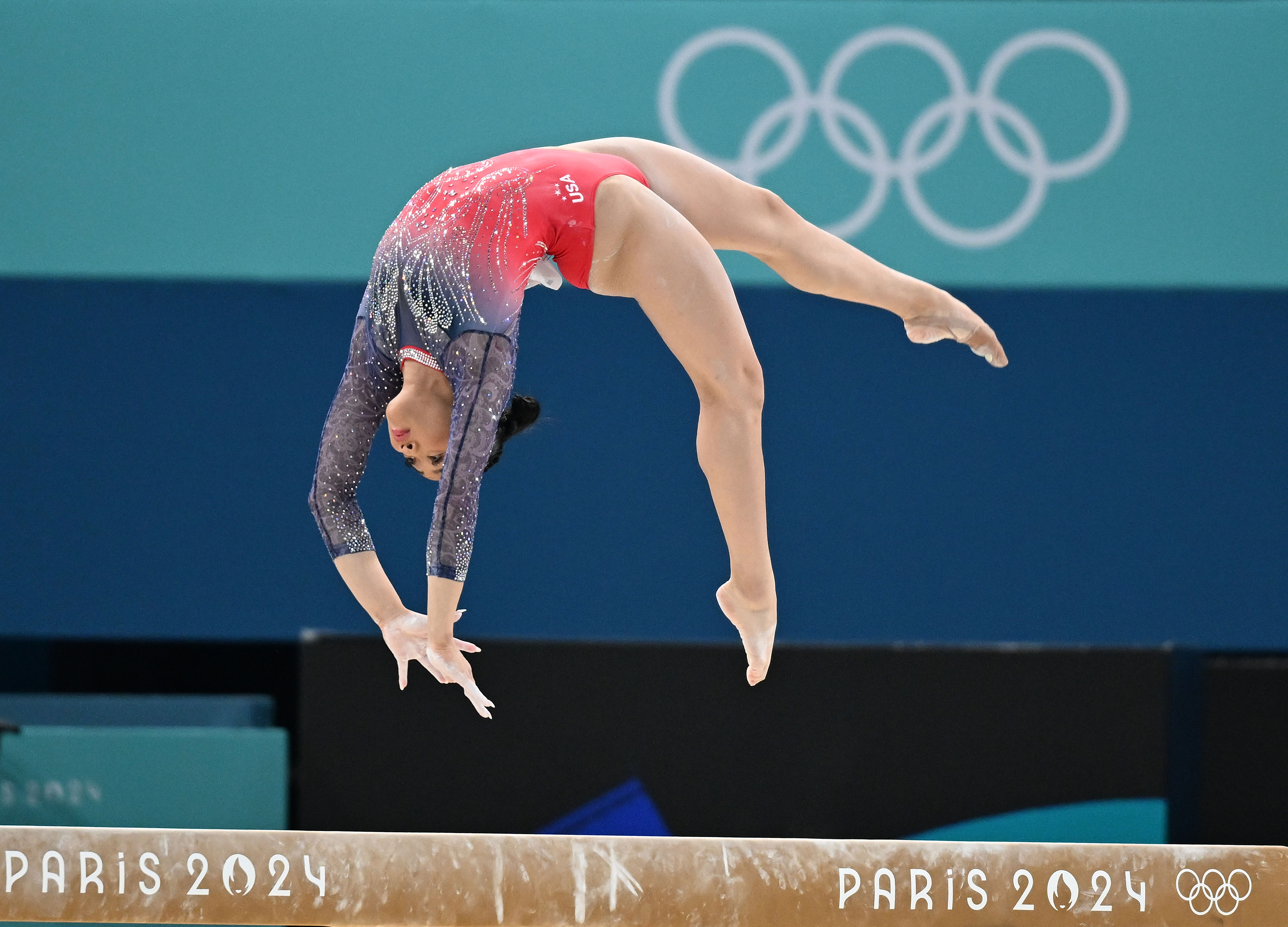 精湛技艺！法国体操选手夺得冠军