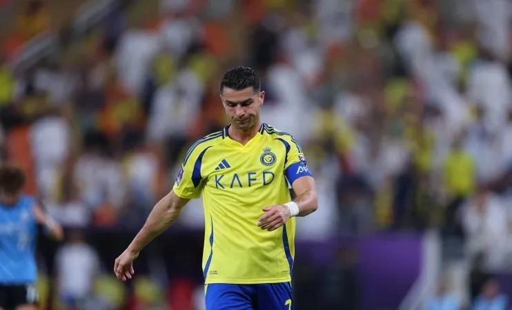 关于英超传奇谢幕,球迷泪洒赛场的信息 关于英超传奇谢幕,球迷泪洒赛场的信息