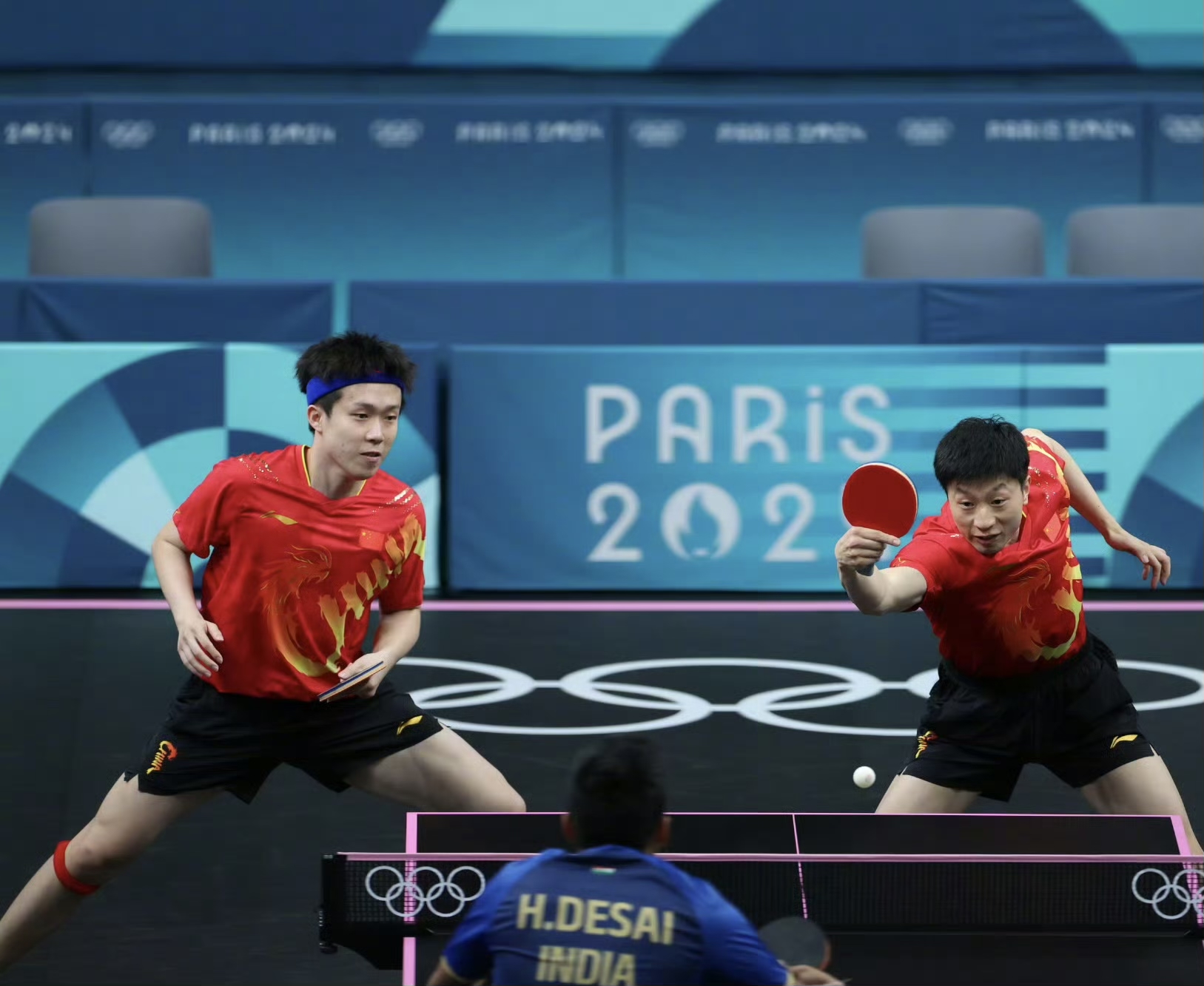 英格兰队横扫韩国队，马龙高光表现