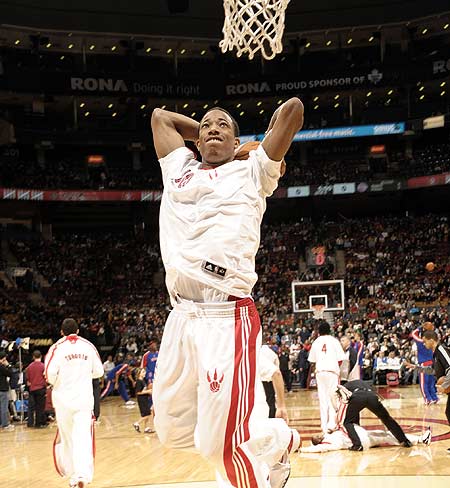 猛龙绝杀广州队，德罗赞高光表现